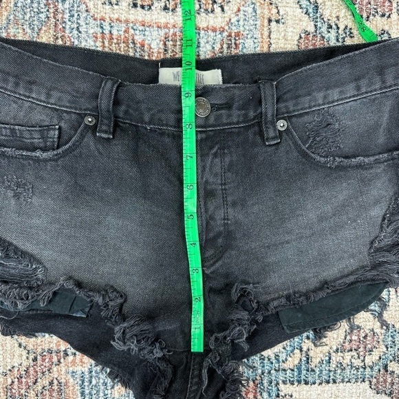 We the Free Size 28 Black Raw Him distressed Shorts - Picture 6 of 8
